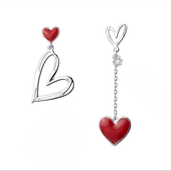 925 Asymmetric Heart Stud Earrings - Picture 2 of 5